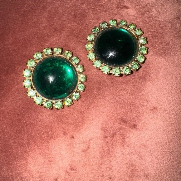 Lot of Vintage Costume Jewelry - 5 pairs of clip on earrings. - Picture 2 of 7